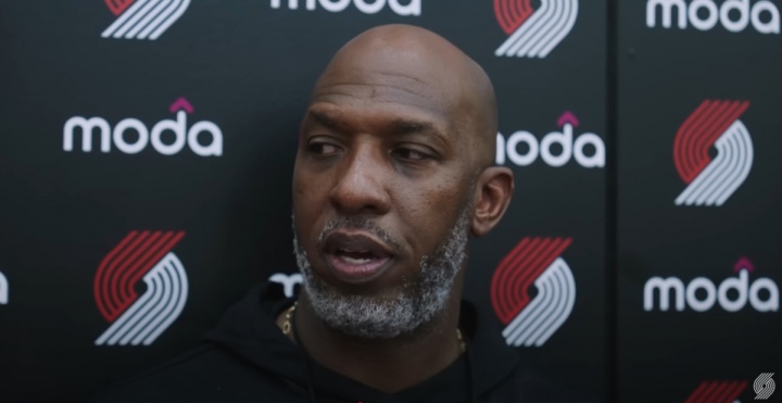 Billups：Yang Hansen在防守中有点落后 但他的表现仍然与我的期望保持一致